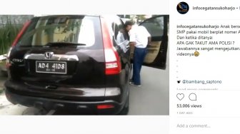 Reaksi Siswa SMP yang Mengendarai Mobil Berpelat Nomor Aneh