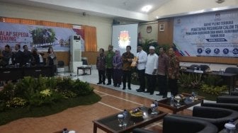 Ridwan Kamil - Uu Ruzhanul Resmi Jadi Pemenang Pilgub Jabar 2018