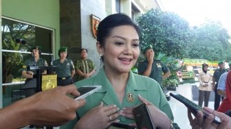 Santai Bersandal Jepit, Intip 5 Gaya Liburan Bella Saphira di Luar Negeri