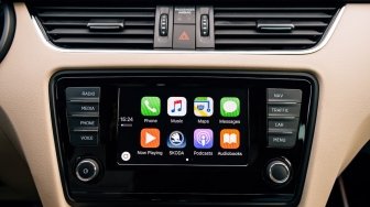 GM akan Depak Apple CarPlay dan Android Auto, Ini Sebabnya