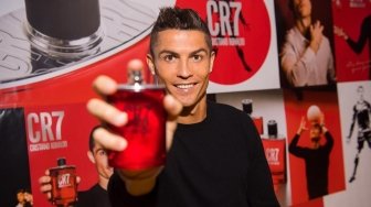 8 Fakta Menarik Parfum, Haruskah Disemprot di Pergelangan Tangan?