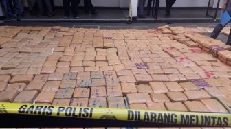 Takut Razia, Pembawa Ganja 2 Kilogram Kabur Hingga Tabrak Polisi