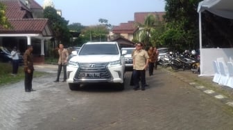 Prabowo Datangi Neno Warisman karena Dipersekusi di Batam