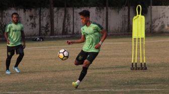 Sidik Saimima Mengaku Tak Tahu Alasan Didepak Persebaya