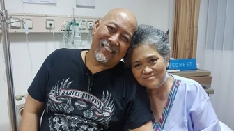 Idap Kanker, Istri Indro Warkop Nekat ke Loksyut Pakai Kursi Roda