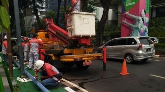 Akhirnya, Tiang di Tengah Jalur Sepeda di GBK Dibongkar