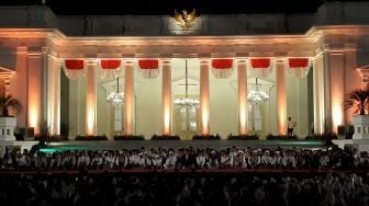 Ketika Jokowi Bergandeng Tangan dengan Ketua MUI di Zikir dan Doa