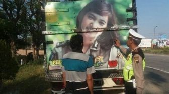 Karena Foto Briptu Eka di Bak, Sopir Truk Dihentikan Polisi