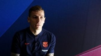 Tinggalkan Barcelona, Digne Resmi merumput di Liga Inggris