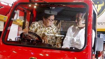 Pertama Kali Buka GIIAS, Jokowi Jajal Mobil Pedesaan