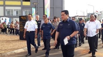 Didampingi Anies Baswedan, Jusuf Kalla Tinjau Wisma Atlet