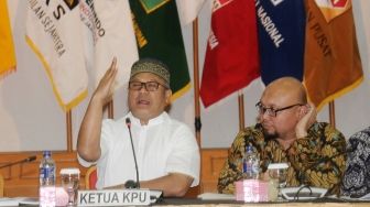 Ketua Komisi Pemilihan Umum (KPU) Arief Budiman bersama jajaran komisioner KPU memimpin Rapat Koordinasi Teknis Pendaftaran dan Pemeriksaan Kesehatan dalam Pencalonan Pilpres 2019 di kantor KPU Pusat, Jakarta, Jumat (3/8). Rapat tersebut membahas mekanisme pendaftaran calon presiden dan calon wapres dalam Pilpres 2019.[Suara.com/Oke Dwi  Atmaja]