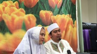 Sedih, April Jasmine Lepas Putranya yang 5 Tahun ke Pesantren