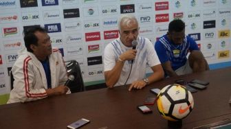 Tekuk Sriwijaya FC 2-0, Pelatih Persib Puji Para Pemain Mudanya