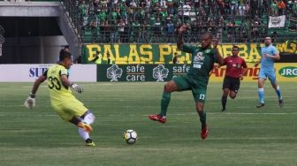 Suasana laga Persebaya vs Persela Lamongan di Stadion Gelora Bung Tomo, Minggu (5/8/2018) [Suara.com / Dimas ANGGA]