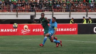 Suasana laga Persebaya vs Persela Lamongan di Stadion Gelora Bung Tomo, Minggu (5/8/2018) [Suara.com / Dimas ANGGA]