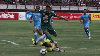 Suasana laga Persebaya vs Persela Lamongan di Stadion Gelora Bung Tomo, Minggu (5/8/2018) [Suara.com / Dimas ANGGA]