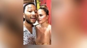 John Legend Pamer di Bali, Warganet Sibuk Komentari Dada Istrinya