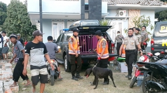 Cari Korban Tsunami, Polisi Kerahkan Anjing Pelacak