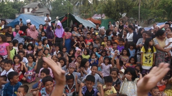 Jokowi Nonton Penutupan Asian Games Bersama Korban Gempa Lombok