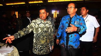 Menteri Sosial RI, Idrus Marham, saat memberikan sambutan pada rapat kordinasi percepatan penyaluran bansos PKH, BPNT dan Rasta Agustus tuntas di Jakarta, Rabu (8/8). Mensos berharap, Rakor penyaluran bansos yang juga dihadiri jajaran direksi Himbara ini ditargetkan sudah tuntas disalurkan untuk pencairan tahap 3 pada keluarga penerima manfaat (KPM) pada Agustus.[Suara.com/Oke Atmaja]