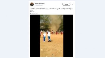 Bukannya Takut, Tornado Ini Jadi Mainan Anak SD di Indonesia