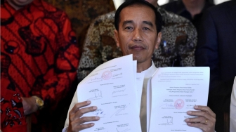 Bawaslu Loloskan Mantan Napi Korupsi Nyaleg, Jokowi Buka Suara