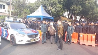 Perketat Pengamanan, Polri dan TNI Penuhi Jalan Depan Gedung KPU