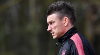 Kukuh Tinggalkan Arsenal, Laurent Koscielny Indisipliner