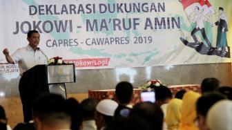 Jendral Purnawirawan Luhut Panjaitan memberikan pidato saat deklrasi dukungan Jokowi-Ma'ruf Amin, di Hotel Borobudur, Jakarta, Minggu (12/8). Puluhan pensiunan perwira menengah dan tinggi TNI yang tergabung dalam CAKRA 19 mendeklarasi dukung Joko Widodo-KH Ma'ruf Amin di Pilpres 2019. [Suara.com/Muhaimin A Untung]