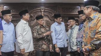 Pertemuan tersebut dilakukan dalam rangka silaturahmi serta membicarakan tentang pencalonan Prabowo-Sandi sebagai Presiden dan Wakil Presiden periode 2019-2024. ANTARA FOTO/Muhammad Adimaja