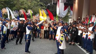 Bareng Putra Bungsu, Anies Baswedan Terima Obor Asian Games 2018