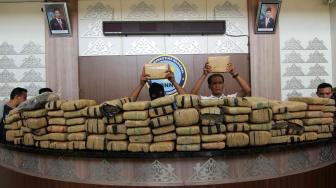 Mahasiswa Penerima Beasiswa Terciduk Saat Ambil Paket 1 Kg Ganja