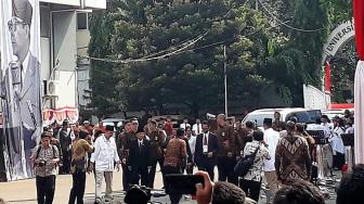 Menjadi Inspektur Upacara, Prabowo Nyaris Lupa Pecinya