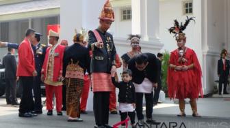 Aksi Cucu Jokowi Bikin Kewalahan Paspampres Saat Hari Santri