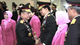 Komjen Pol Ari Dono dilantik untuk menggantikan Komjen Pol Syafruddin yang diangkat sebagai Menteri Pendayagunaan Aparatur Negara dan Reformasi Birokrasi (Menpan-RB).[Suara.com/Muhaimin A Untung] 