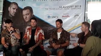 Konser Perpisahan Boyzone di Bandung, Enerjik dan Sentimental