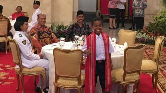 Duduk Paling Depan, Akhirnya Joni Bertemu Jokowi di Istana