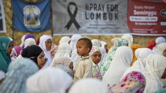 Hari ini seluruh umat muslim di Indonesia serentak melaksanakan salat Idul Adha 1439 H sesuai dengan jadwal yang ditetapkan Pemerintah dan kemudian dilanjutkan dengan penyembelihan hewan kurban. ANTARA FOTO