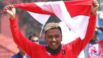 Jafro Megawanto Sumbang Emas Indonesia dari Cabang Paralayang