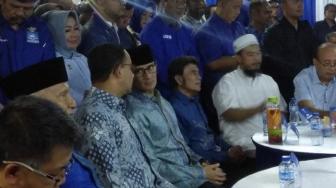 Nostalgia Duduk Berdua, Anies dan Sandiaga Uno Tersipu Malu