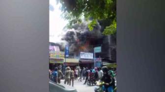 Video Kebakaran Percetakan di Depan Kampus USU Medan