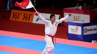 Rifki mendapatkan emas setelah mengalahkan karateka Iran, Amir Mahdi Zadeh pada final karate putra 60kg Asian Games 2018.[ANTARA FOTO/INASGOC]