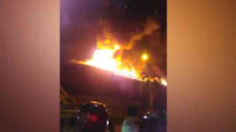 Video Kebakaran di BJ Home BSD Tangsel, 17 Pemadam Dikerahkan