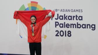 Sarah Tria Monita meraih medali emas usai menang dengan skor 5-0.(Suara.com/Oke Dwi Atmaja).