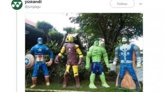 Kocak, Patung Superhero ala Indonesia Ini Bikin Marvel Kesal