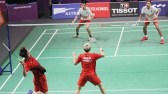 Marcus/Kevin berhasil meraih medali emas usai mengalahkan pebulutangkis ganda putra Indonesia Fajar Alfian/Muhammad Rian Ardianto dengan skor 13-21, 21-18, dan 24-22.(Suara.com/Oke Dwi Atmaja).