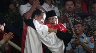 Terungkap! Refly Harun Bongkar Siasat Prabowo Sering Memuji Jokowi