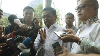 Kedatangan Idrus untuk menjalani pemeriksaan setelah ditetapkan sebagai tersangka terkait kasus dugaan suap proyek pembangunan PLTU Riau-1. [Suara.com/Muhaimin A Untung] 