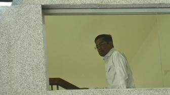 Kedatangan Idrus untuk menjalani pemeriksaan setelah ditetapkan sebagai tersangka terkait kasus dugaan suap proyek pembangunan PLTU Riau-1. [Suara.com/Muhaimin A Untung] 